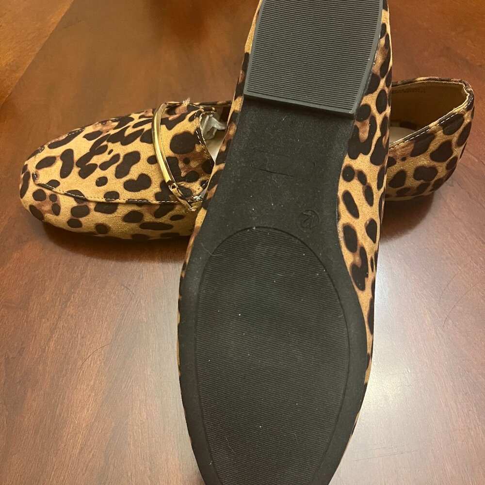 TRU Women's comfort foam leopard suede flats with gold accent, Size 12 NWT - Picture 2 of 4